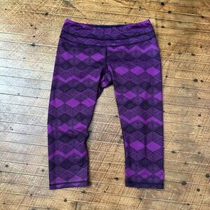 Lucy Athleisure purple & black chevron cropped leggings